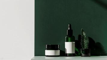 uma Sombrio verde e branco fundo com beleza produtos. foto