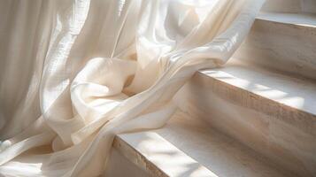 branco linho tecido coberto sobre uma branco Escadaria. foto