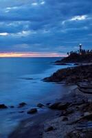 kovalam vizhinjam farol em pôr do sol. Kerala, Índia foto