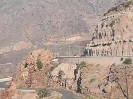 al bahá, saudita Arábia, 12 abril 2024 - lindo dia Visão do rei fahd estrada dentro Sarawat montanhas perto al baha, saudita arábia. foto