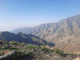 al bahá, saudita Arábia, 12 abril 2024 - lindo dia Visão do rei fahd estrada dentro Sarawat montanhas perto al baha, saudita arábia. foto