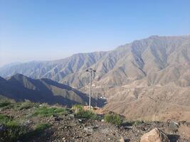 al bahá, saudita Arábia, 12 abril 2024 - lindo dia Visão do rei fahd estrada dentro Sarawat montanhas perto al baha, saudita arábia. foto