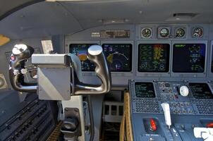 piloto cockpit dentro a vip comercial avião foto