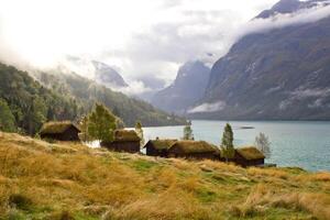 norueguês panorama dentro outono perto loen e corda dentro Noruega, viajar destino, tranquilo Lugar, colocar sem pessoas, nublado e sombrio dia foto