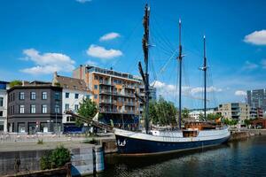 navio ancorado dentro willemdock dentro Antuérpia, Bélgica, Europa foto