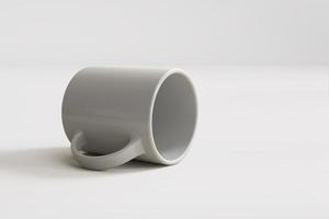 3D render da caneca branca isolada no fundo branco. adequado para o seu elemento de design. foto
