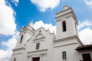 catedral do santo Michael a arcanjo localizado às a central quadrado do a herança Cidade do guaduas dentro Colômbia foto