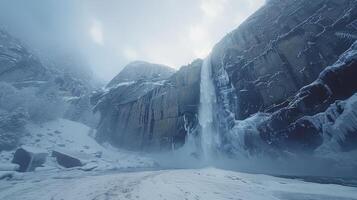 uma cascata é visto dentro a neve com uma montanha dentro a fundo foto