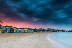 colorida de praia casa às nascer do sol dentro Brighton de praia Melbourne foto