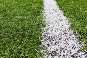 branco linha em futebol campo Relva foto