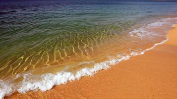 de praia com turquesa águas e dourado areias, beijou de a caloroso Sol do verão foto