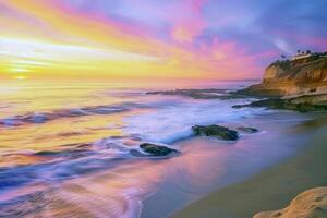 pôr do sol pintura a céu com matizes do laranja, rosa, e roxo, sinalização a fim do verão dia foto