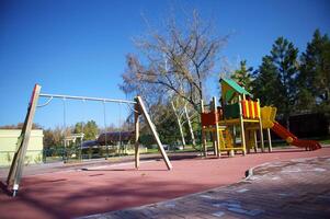 uma colorida crianças Parque infantil em parque foto