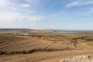 panorama foto a partir de a topo do a enisala medieval fortaleza perto Jurilovca dentro tulcea, roménia.