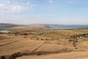 panorama foto a partir de a topo do a enisala medieval fortaleza perto Jurilovca dentro tulcea, roménia.