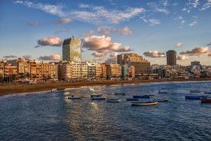 vista da praia de las canteras ao pôr do sol, gran canaria foto