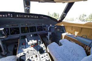 piloto cockpit dentro a vip comercial avião foto