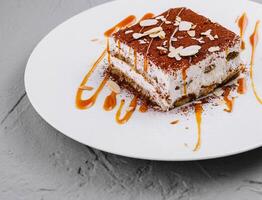 delicioso Tiramisu com caramelo chuvisco foto