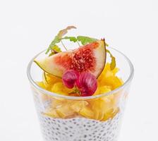 chia pudim com fresco fruta coberturas foto