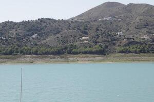 lago las prefeitolas, Periana, Espanha foto