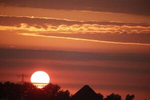 pôr do sol dentro a Países Baixos foto