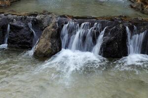 cascata dentro lento velocidade do obturador foto