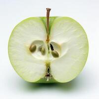 uma verde maçã fatiado aberto para revelar fresco sementes foto