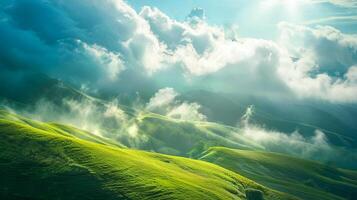 panorama com nuvens em repouso em uma verde encosta dentro luz solar. foto