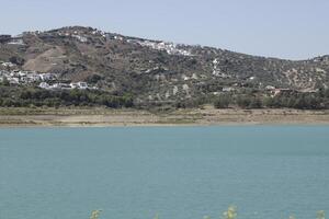 lago las prefeitolas, Periana, Espanha foto