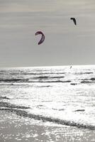 de praia dentro a inverno, kitesurf, dentro a Países Baixos foto