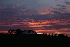 pôr do sol dentro a Países Baixos foto