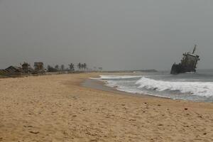 naufrágio contra que a ondas colidir, cotonu, benin foto