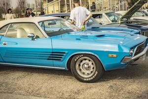 vicenza Itália 19 marcha 2024 espumante vintage americano carro estacionado às a automotivo mostrar encontro foto