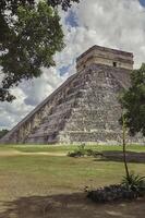 pirâmide de chichen itza tiro vertical foto