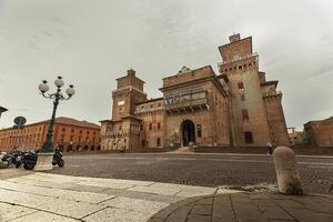 Ferrara Itália 29 Julho 2020 evocativo Visão do a castelo do Ferrara foto