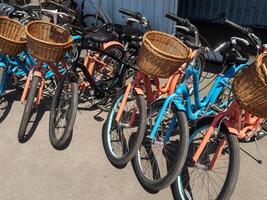 bicicleta estacionamento às Wolfratshausen estrada de ferro estação, foto