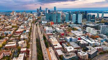 Seattle cidade aéreo Visão com moderno edifícios. Washington Estado paisagem urbana. foto