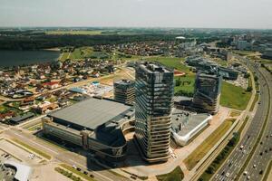 Visão a partir de a altura do pobediteley Avenida dentro minsk.novo residencial e o negócio distrito dentro minsk.belarus foto