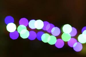 colorida e desfocado luzes em Preto fundo foto