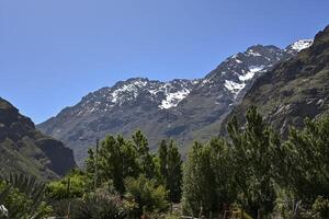 panorama do a interior do Chile em a caminho para portillo foto