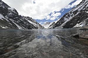 laguna del inca é uma lago dentro a Cordilheira região, Chile, perto a fronteira com Argentina. a lago é dentro a portillo região foto