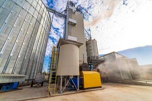 industrial ao ar livre fábrica prédio. armazém construção exterior. foto