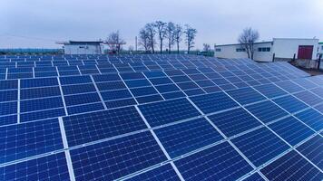 solar de Meio Ambiente eletricidade painéis. ecologia verde renovável eleticidade indústria. foto