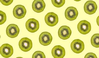 fatias de kiwis dispostas em um plano de fundo. padrão de frutas frescas para design de papel de parede. kiwi fotografado da vista superior. composição de fruta plana foto