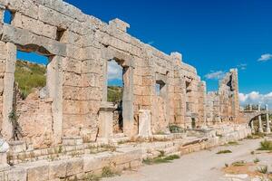 pitoresco ruínas do a antigo cidade do perge dentro peru. perge aberto ar museu. foto