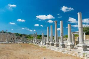 pitoresco ruínas do a antigo cidade do perge dentro peru. perge aberto ar museu. foto