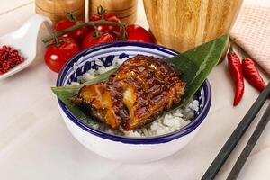 grelhado enguia com cozido no vapor arroz foto