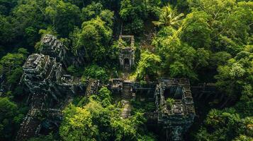 aéreo Visão do uma construção ruína cercado de exuberante verde folhagem dentro uma floresta foto