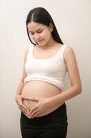 retrato do lindo grávida mulher, fertilidade infertilidade tratamento, fertilização in vitro, futuro maternidade conceito foto