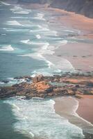 arenoso castelejo praia, famoso Lugar, colocar para surf, Algarve região, Portugal foto